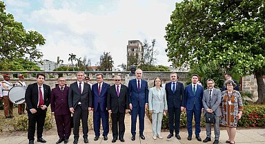 TBMM Başkanı Kurtulmuş'tan Havana'da Atatürk Anıtı'na ziyaret