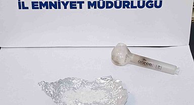 Tedirgin tavırları ele verdi: Torpido bölümünden uyuşturucu çıktı