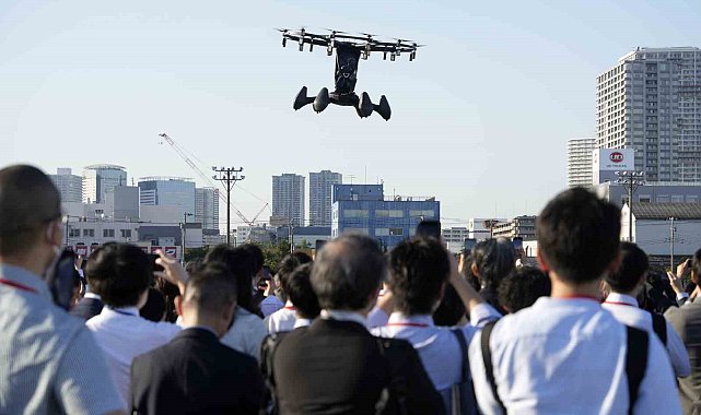 Tek kişilik uçan araba HEXA'dan Japonya'da gösteri uçuşu