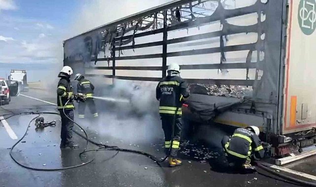 Tekirdağ'da yanan dorse demir yığınına dönüştü