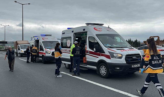 TEM'de 3 otomobil çarpıştı: 3 yaralı