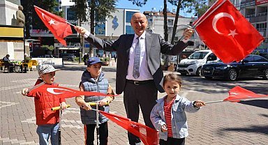 Terme'de binlerce Türk bayrağı dağıtıldı
