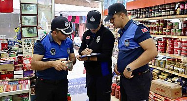 Terme'de zabıta ekipleri marketleri denetledi