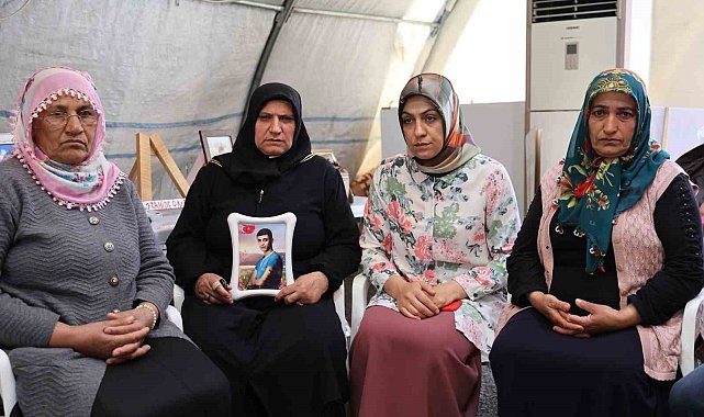 Terörün elinde olan evlatlarından ayrı Anneler Günü'nü geçiriyorlar