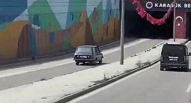 Ters yönde giden otomobil kamerada