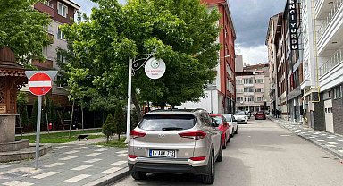 Ters yöne giren otomobil, 7 yaşındaki çocuğa çarptı