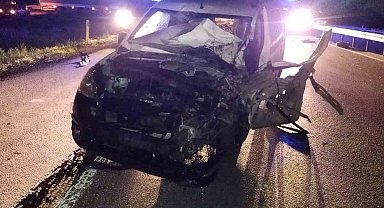 Ticari araç vince çarptı, 1'i ağır 3 kişi yaralandı