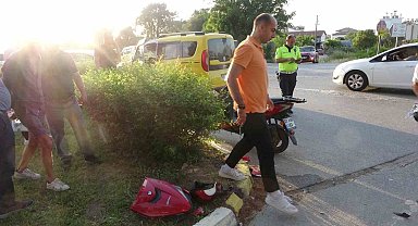 Ticari taksi ile motosiklet çarpıştı: 1 yaralı