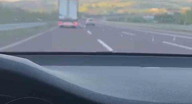 Tır sürücüsü 180 kilometre hızla gitti, otomobiller ona yetişemedi