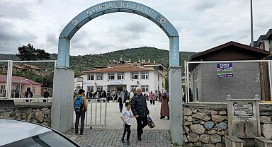Tokat'ta akli dengesi yerinde olmayan şahıs okul bahçesinde korkulu anlar yaşattı