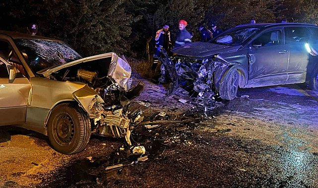 Tokat'ta facia gibi kaza: Kafa kafaya çarpışan araçlarda 7 kişi yaralandı