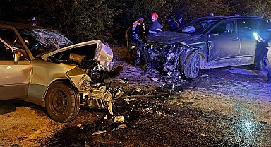Tokat'ta facia gibi kaza: Kafa kafaya çarpışan araçlarda 7 kişi yaralandı