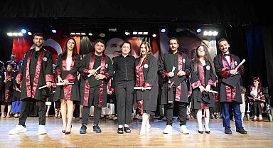 Trabzon'da İletişim Fakültesi'nde mezuniyet sevinci