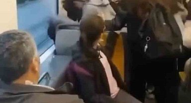 Tramvayda kız öğrenciler saç saça baş başa kavga etti