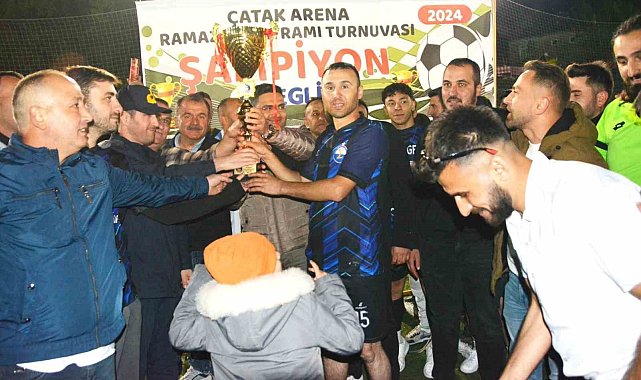 Tribün için 150 bin lira bağışta bulundular