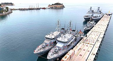 Türk Donanması'nın gururu olan savaş gemileri Kuşadası'nda