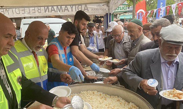 Türkçülük Günü'nde pilav dağıtıldı