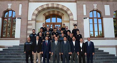 Türkiye Basketbol Ligi'ne yükselen takım, Başkan Altay'ı ziyaret etti