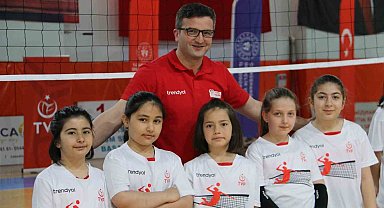 Türkiye'nin 33. Fabrika Voleybolu Gümüşhane'ye açıldı