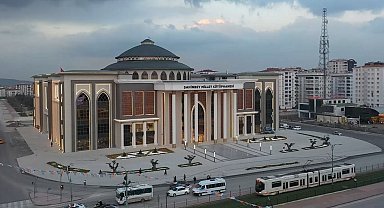 Türkiye'nin en büyük ikinci kütüphanesi Gaziantep'te hizmete açıldı