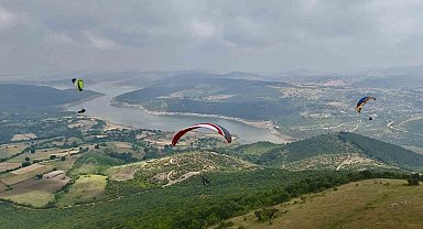 Türkmentepe, yamaç paraşütü tutkunlarını bir araya getirdi