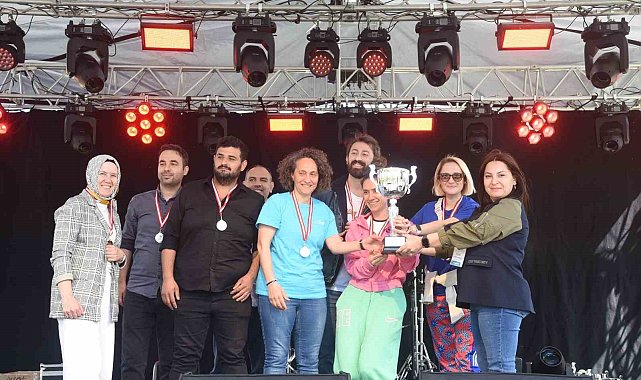 Turnuvada dereceye girenlere kupaları verildi