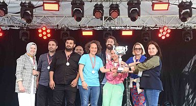 Turnuvada dereceye girenlere kupaları verildi