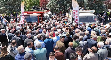 Ücretsiz olduğunu duyan koştu, dağıtım sırasında izdiham yaşandı