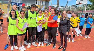 Ula'da gençler spor ve sanata doyuyor