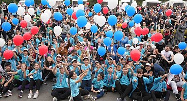 Ümraniyeli çocuklar 19 Mayıs'ta 'En Şen Festival'de doyasıya eğlendi