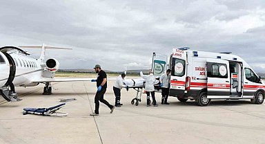 Umre'de rahatsızlanan vatandaş ambulans uçakla yurda getirildi