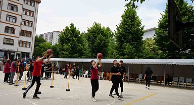 Üniversite öğrencileri özel bireylere sporla katkı sağlıyor