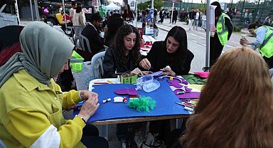 Üniversiteli gençler festivalde eğlenerek stres attı