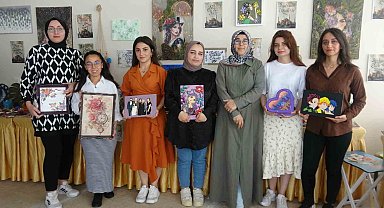 Üniversiteli gençler, geri dönüşümle bin eser üretti
