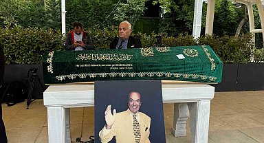 Ünlü sunucu Erkan Yolaç, son yolculuğuna uğurlandı