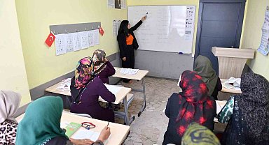 Uşak'ta 5 bin 651 kişi okuma yazma bilmiyor