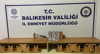 Üst aramasında 50 uyuşturucu, uyarıcı hap yakalandı