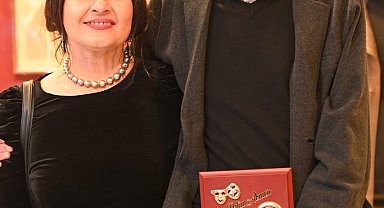 Üstün Akmen Tiyatro Ödülleri sahiplerini buldu