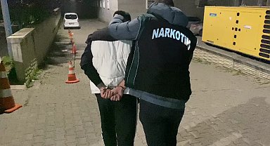 Uyuşturucu suçundan hapis cezaları bulunan 2 kişi yakalandı