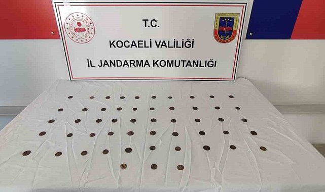 Üzerinden 53 sikke çıktı