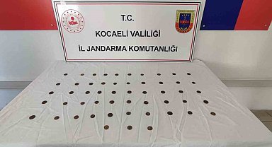 Üzerinden 53 sikke çıktı