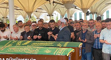 Üzerlerine tahta parçası düşmesi sonucu vefat eden baba ile oğlu son yolculuğuna uğurlandı