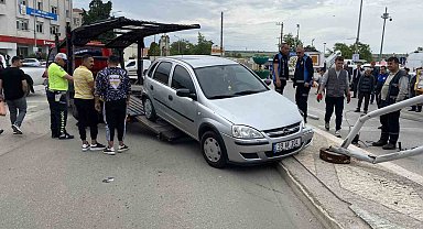 Uzunköprü'de direksiyon hakimiyetini kaybeden sürücü refüje çıktı