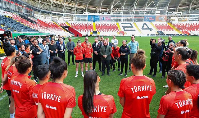 Vali Aydoğdu'dan milli takıma ziyaret