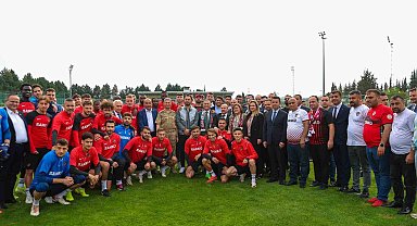 Vali Çeber ile Fatma Şahin'den Gaziantep FK'ya moral ziyareti