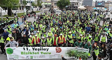 Vali Dağlı, çekilişte kazandığı bisikleti şehit çocuğuna hediye etti