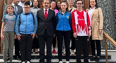 Vali Ekici başarılı sporcuları ağırladı