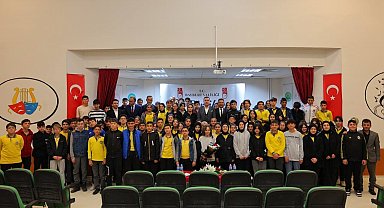 Vali Eldivan kariyer ve motivasyon söyleşisinde öğrencilerle bir araya geldi
