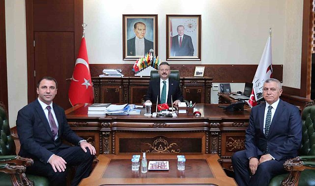 Vali Hüseyin Aksoy, Başkan Karabacak'ı makamında kabul etti