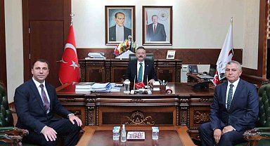 Vali Hüseyin Aksoy, Başkan Karabacak'ı makamında kabul etti